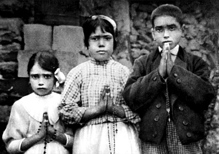 Fatima children with rosaries