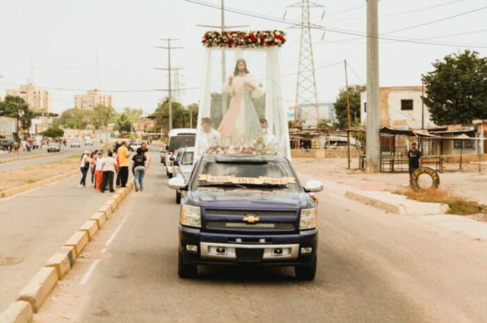 Imagem de Jesus da Divina Misericordia percorre as ruas da Venezuela 2
