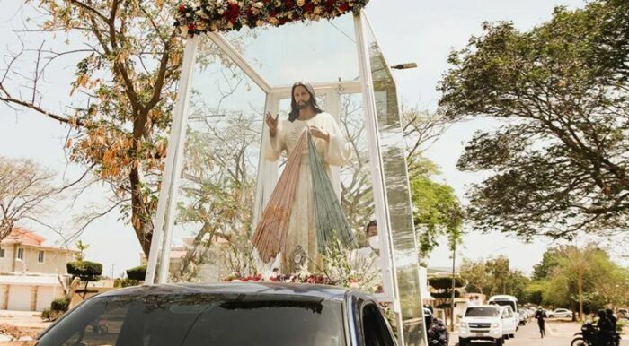 Imagem de Jesus da Divina Misericordia percorre as ruas da Venezuela 4