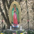 Imagem de Nossa Senhora de Guadalupe e restaurada apos ato de vandalismo nos EUA
