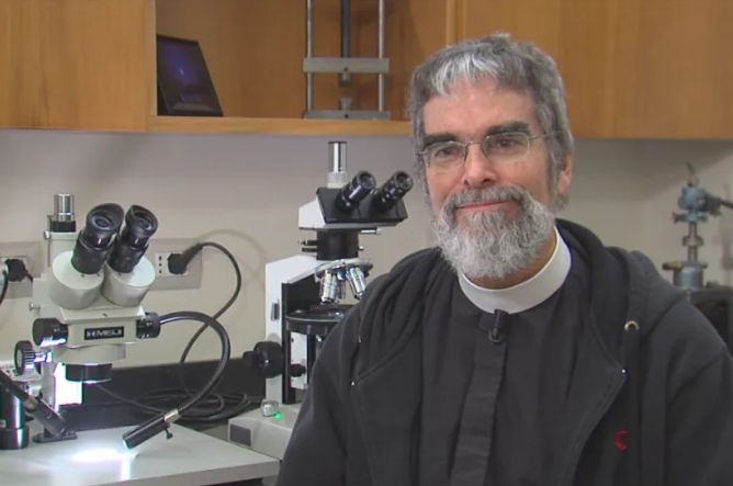 Padre Guy Consolmagno diretor do Observatorio Vaticano