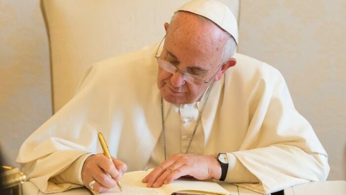 Papa decreta novas regras anticorrupcao no Vaticano