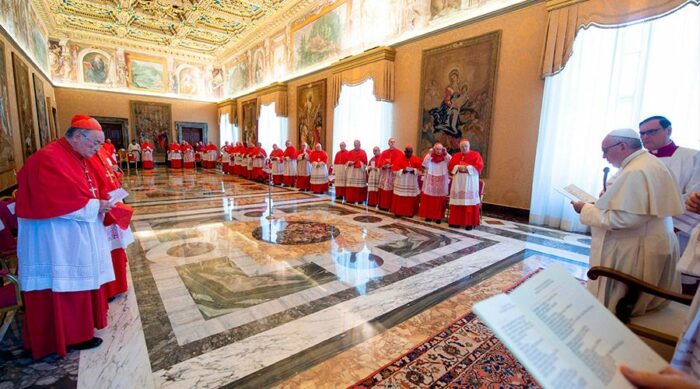 Papa presidira Consistorio para canonizacao de sete novos Santos
