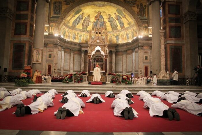 Pesquisa revela perfil dos sacerdotes ordenados em 2021 nos Estados Unidos 4