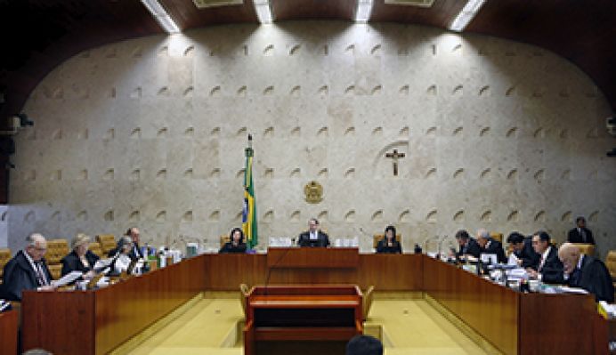 PGR solicita ao STF que retire ministro da relatoria da ação sobre a validade do decreto do estado de São Paulo que proibiu a realização de cultos religiosos.