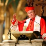 Cardeal Dolan destacou que muitos católicos já estão retornando às atividades públicas, mas deixando de participar da missa e devem retornar à igreja.