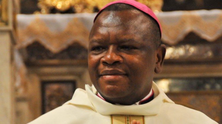 speramos que a nova Universidade responda de perto e de modo primário às necessidades da sociedade e da Igreja, ela "tem grande relevância pastoral" disse o Cardeal Bensungu.