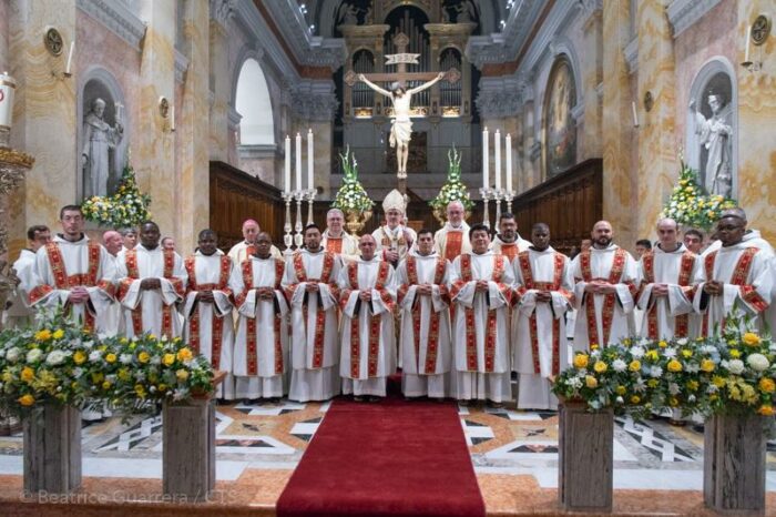Doze novos Diaconos sao ordenados em Jerusalem 1