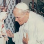 No final da Audiência Geral, o Papa exortou os fiéis à “confiança na maternal proteção” de Nossa Senhora de Fátima, “diante das dificuldades na vida de oração”.