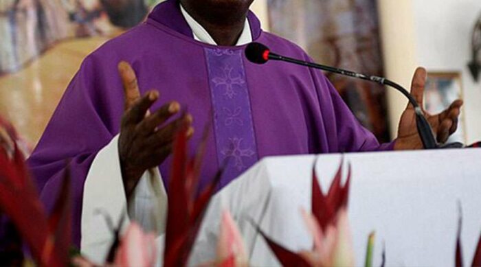 Terroristas sequestram sacerdote catolico e outras dez pessoas na Nigeria