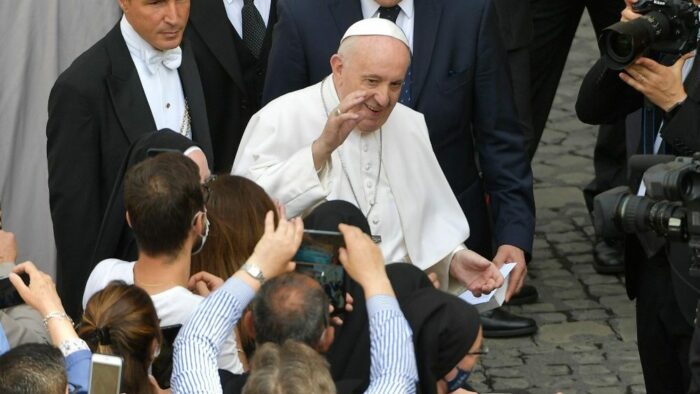 A oracao e o respiro da vida assegura o Papa Francisco 1