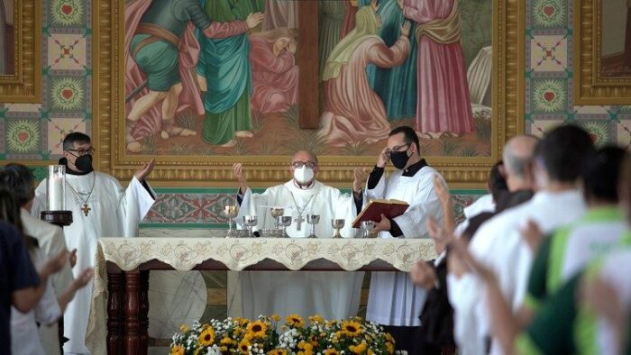 Cardeal Damasceno lanca pedra fundamental de Santuario dedicado a Frei Galvao 1