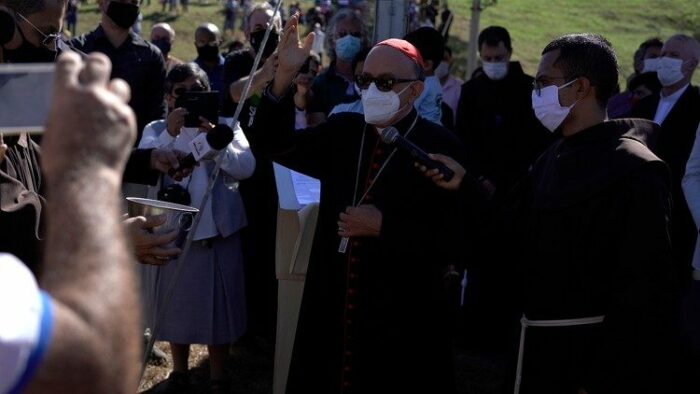 Cardeal Damasceno lanca pedra fundamental de Santuario dedicado a Frei Galvao 2