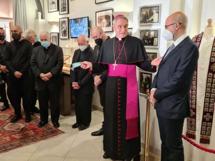Exposicao em Roma celebra os 70 anos de sacerdocio do Papa Emerito Bento XVI 1