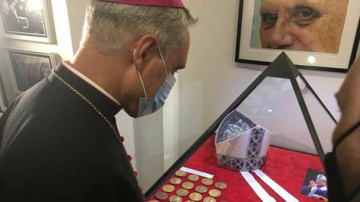 Exposicao em Roma celebra os 70 anos de sacerdocio do Papa Emerito Bento XVI 3