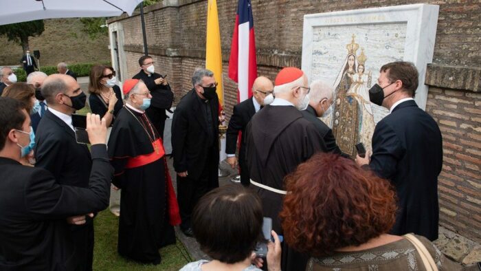 Mosaico de Nossa Senhora do Carmo e inaugurado nos Jardins Vaticanos 3