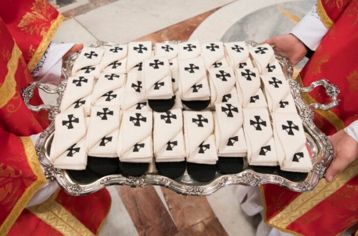Palios dos novos Arcebispos serao abencoados pelo Papa Francisco 1