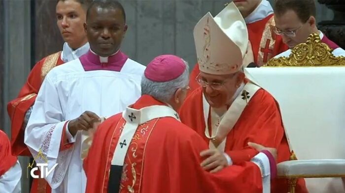 Palios dos novos Arcebispos serao abencoados pelo Papa Francisco 3