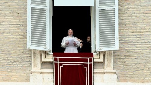 Papa Francisco exorta fieis para cultivem a confianca de estar nas maos de Deus 2