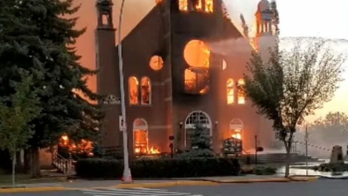 Cresce o numero de igrejas catolicas atacadas no Canada 1