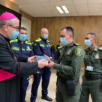 Episcopado Castrense doa 500 Biblias para a Policia Nacional da Colombia