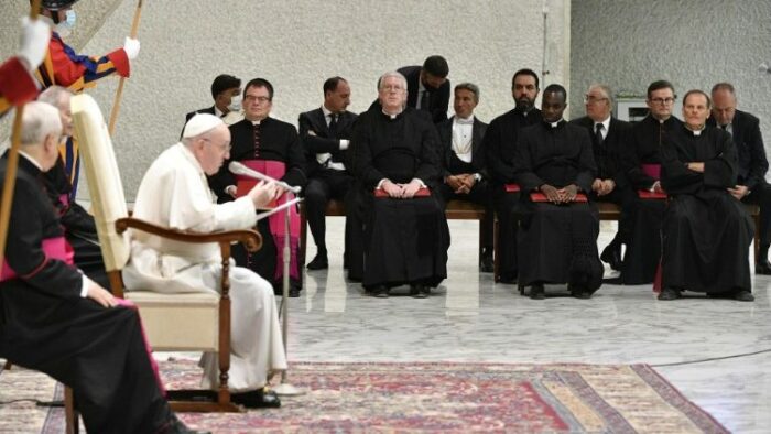 Papa Francisco trata sobre a relacao entre a lei e a caridade