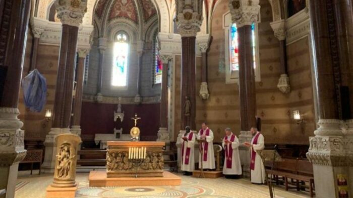 Santuario de Ars promove retiro para sacerdotes na festa de seu padroeiro 1