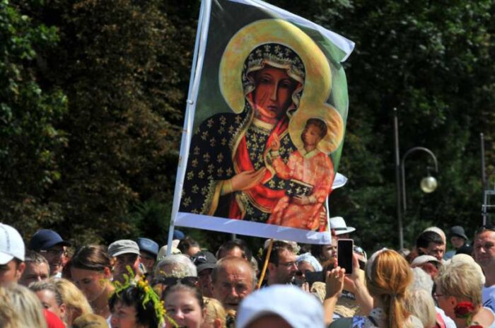 Santuario polones de Jasna Gora recebe 40 mil peregrinos 1