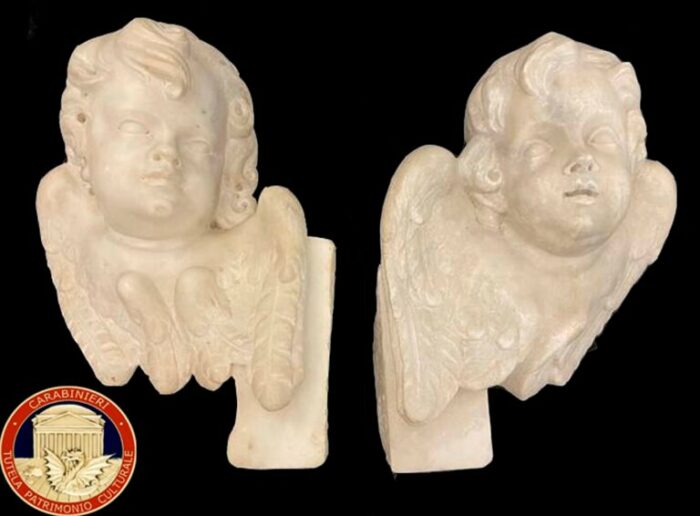 Anjos de marmore roubados de igreja na Italia sao devolvidos trinta anos depois
