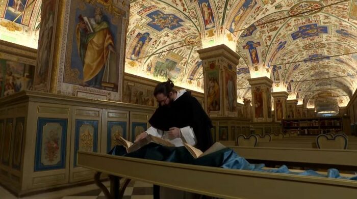 Biblioteca do Vaticano empresta manuscrito milenar para exposicao em Dubai 1