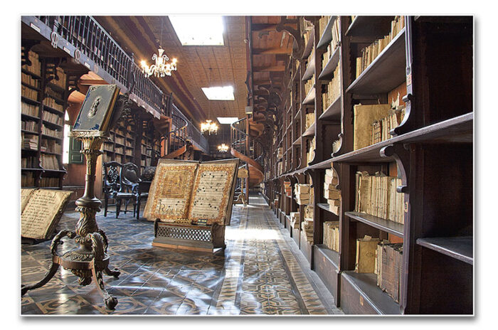 Livros antigos e codices manuscritos
