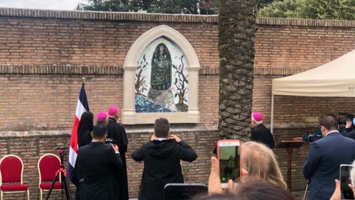 Mosaico dedicado a Padroeira da Costa Rica e inaugurado nos Jardins do Vaticano 2