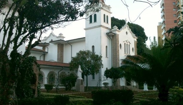 Santa Teresa e celebrada em Mosteiro Carmelita de Sao Paulo