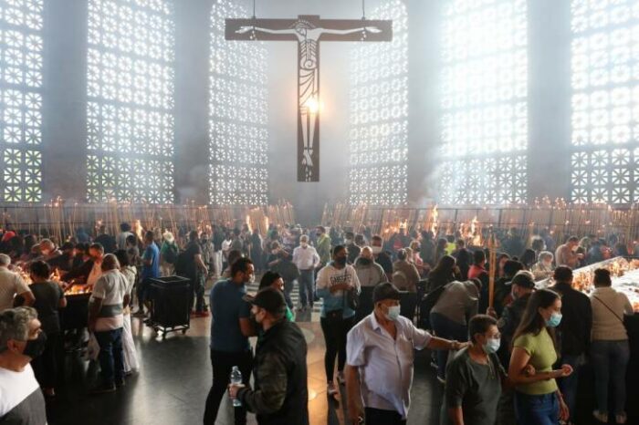 Santuario de Aparecida recebeu mais de 270 mil devotos durante a novena e Festa da Padroeira 2