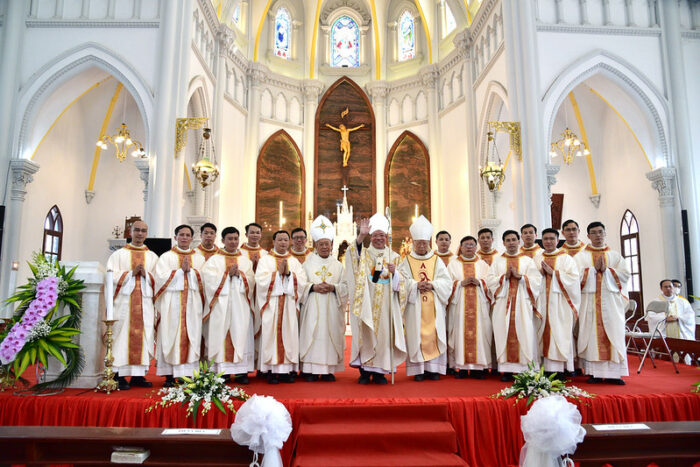 Igreja no Vietna ordena 38 novos sacerdotes missionarios 2