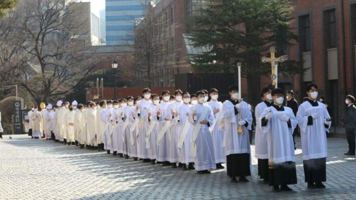 Coreia do Sul Arquidiocese de Seul ordena 23 novos sacerdotes catolicos 2