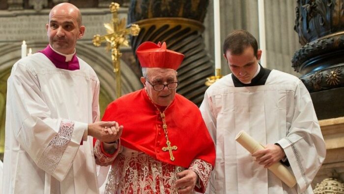 Papa Francisco lamenta a morte do Cardeal Luigi De Magistris