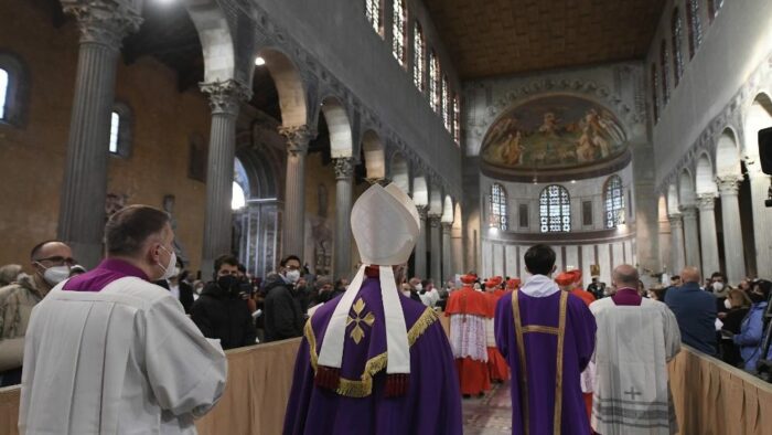 Cardeal Parolin preside Missa de Cinzas com homilia do Papa 1