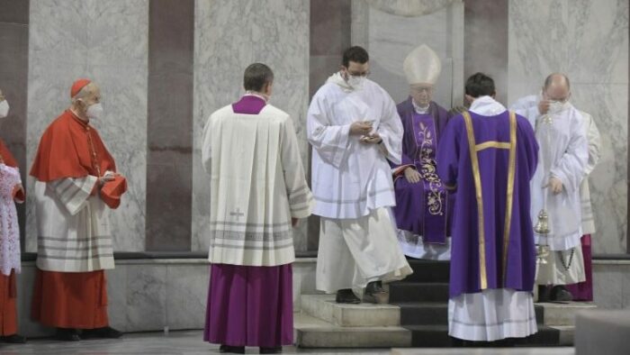 Cardeal Parolin preside Missa de Cinzas com homilia do Papa 2