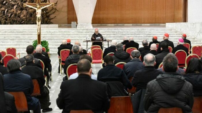 Cardeal Raniero Cantalamessa inicia a tradicional pregacao da Quaresma no Vaticano
