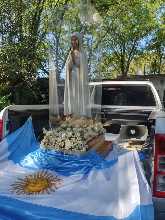 Imagem peregrina de Fatima retorna a Portugal apos percorrer a Argentina