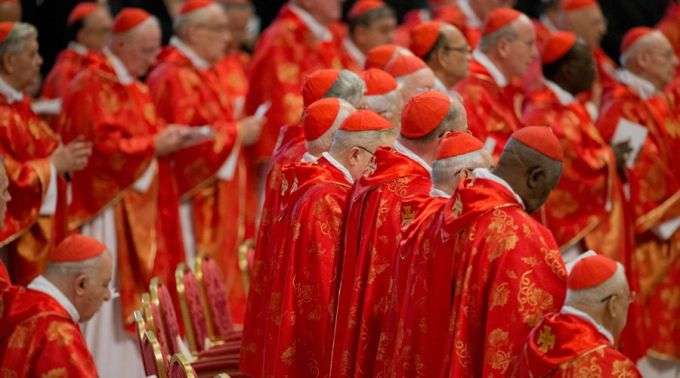 Nove Cardeais Diaconos sao elevados a ordem presbiteral 1