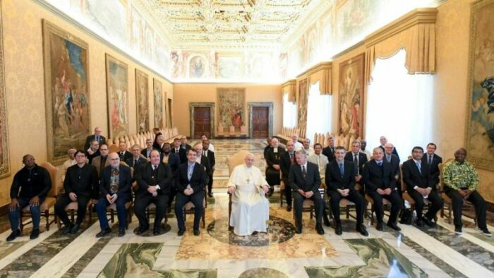 O Magnificat e uma escola de Fe e de oracao assegura o Papa Francisco