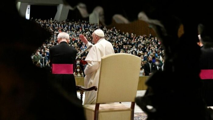 O mundo necessita de jovens fortes e anciaos sabios diz o Papa Francisco 2