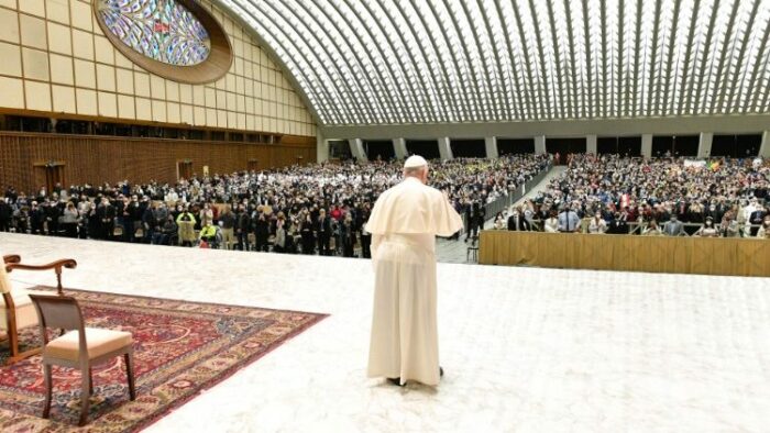 Papa Francisco trata sobre a transmissao da Fe atraves dos idosos