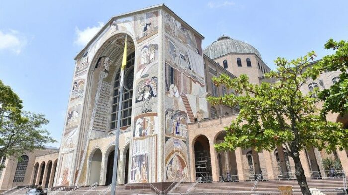 Santuario Nacional de Aparecida inaugura fachada em mosaico com trechos da Biblia 1