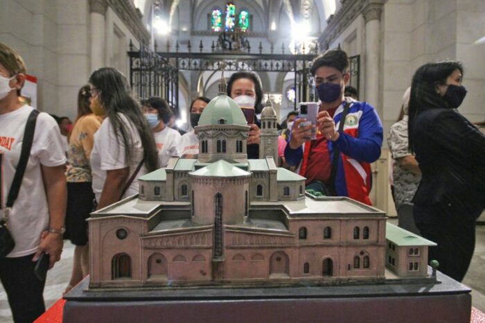 Catedral de Manila celebra 41 anos de elevacao como Basilica menor