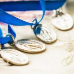 Missionario Catolico distribui 50 mil Medalhas Milagrosas pela Ucrania 1