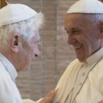 Papa Francisco visita Papa Emerito Bento XVI 1