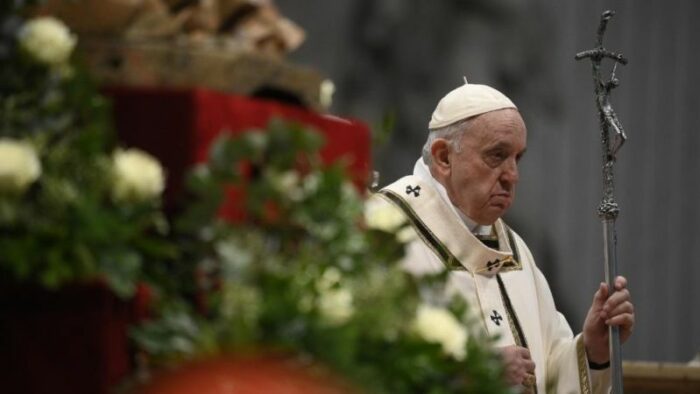 Um sacerdote mundano nao passa de um pagao clericalizado adverte o Papa 2